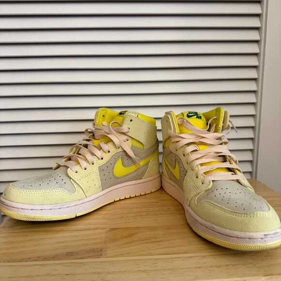 Jordan Air 1 Zoom Comfort 2 Sneaker In Yellow Size 8.5 - Picture 1 of 5